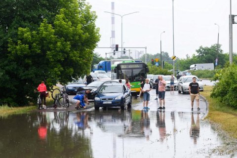 Польщею прокотився потужний буревій зі зливою