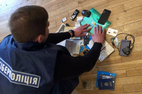 Киберполиция разоблачила хакера, который взламывал страницы в соцсетях и интернет-магазины