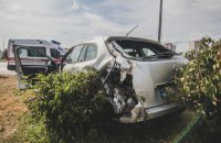 У Києві автомобіль "швидкої" врізався в машину таксі Uber