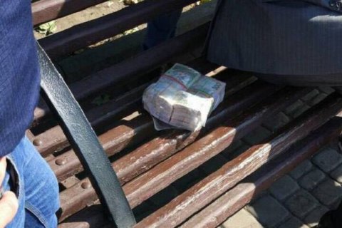 В Харькове экс-чиновник ОГА обещал предпринимателю "решить" земельный вопрос за $25 тыс.