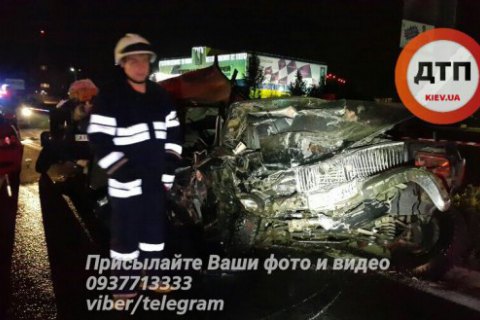 В Киеве внедорожник врезался в "Волгу" при попытке оторваться от патрульных