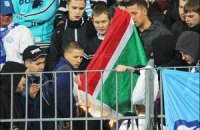 Фанаты "Зенита" сожгли на стадионе флаг Чечни