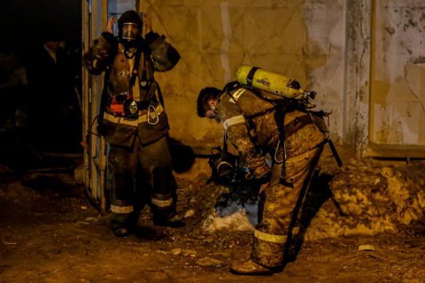 В Киеве в результате пожара в недостроенной бане погибло три человека