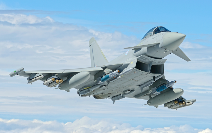 Велика Британія готова розгорнути винищувачі Typhoon для патрулювання над Ормузом