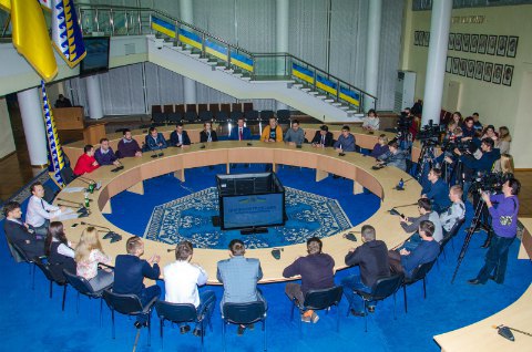 Дніпропетровський губернатор нагородили IT-волонтерів за переведення адмінпослуг в електронний формат
