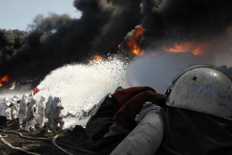 Двое чиновников ГосЧС пошли под суд из-за пожара на нефтебазе под Васильковом 