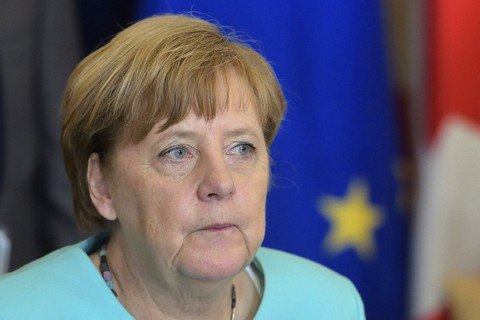 Меркель по телефону поздравила Зеленского с победой и пригласила в Берлин