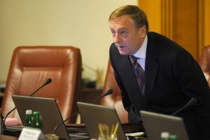 Янукович поздравил Лавриновича с юбилеем и дал ему орден