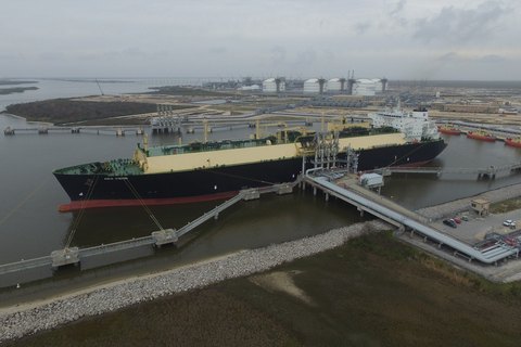 США начали поставки газа в Европу