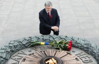 Порошенко: пятый год потомки победителей нацизма защищают Украину от российской агрессии