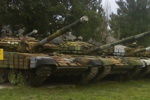 Міноборони вивезло всі танки з бази резерву в Артемівську