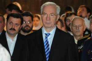 Азаров хочет поднять экономику за деньги населения