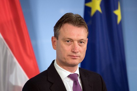 Глава МЗС Нідерландів пішов у відставку через брехню про зустріч із Путіним