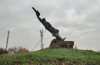 В Ужгороді демонтували радянський пам'ятник "визволителям"