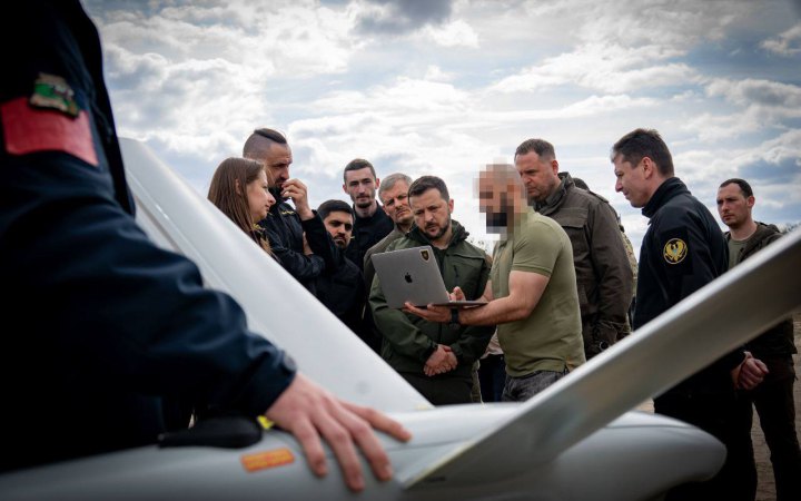​Зеленському продемонстрували український аналог російського "Ланцета"