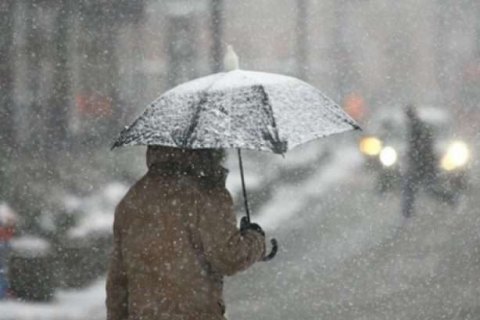 Завтра в Киеве ожидается снег и шквальный ветер 