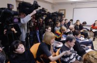 Онлайн-трансляция круглого стола "Досрочные парламентские выборы: за и против"