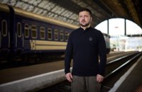 Зеленський привітав із Днем Конституції: право нашого народу – це право на мир