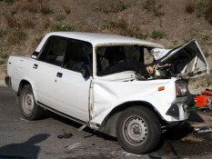 В буферной зоне возле Докучаевска столкнулись два автомобиля, есть жертвы