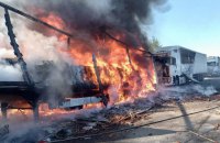 Головне за ніч та ранок неділі, 3 травня: удар поруч із автобусом з дітьми на Дніпропетровщині, атаки на порти Одещини 