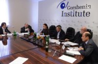 Гарантирует ли присутствие международных наблюдателей прозрачность проведения выборов?