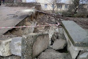 В Чернигове целый день трещали стены школы, а ночью обвалилась крыша 