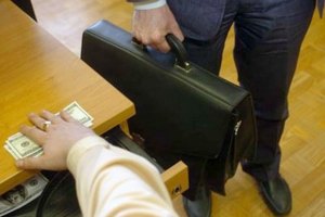 Заммэру дали восемь лет за взятку в 2,5 млн грн.