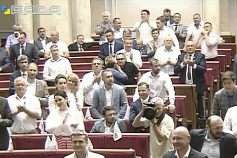 Верховная Рада устроила овацию Виде и Вукоевичу