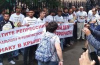 В Москве задержали около 60 участников пикета у здания суда, где рассматривают апелляции по делу "Хизб ут-Тахрир"