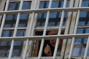 Тимошенко помахала платочком своим сторонникам 