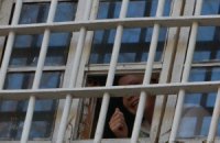 Тимошенко помахала платочком своим сторонникам 