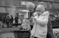 Фотограф Євген Сосновський показав життя маріупольців під час бойових дій в місті 