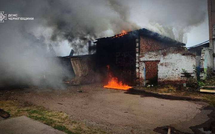Окупанти били по Чернігівщині безпілотниками, поранені чоловік та дівчина