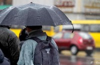 На вихідних в більшості областей України прогнозують дощі та грози