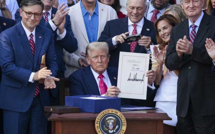 Трамп підписав "Великий Прекрасний Закон" про податки і держборг