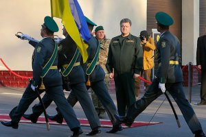 Порошенко перенес День защитника Отечества на 14 октября