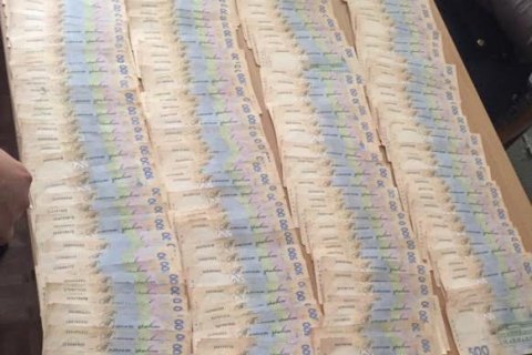 В Киеве на взятке задержали начальника налоговой инспекции