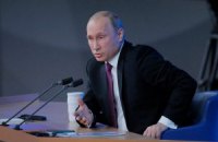 Путин уговаривал Януковича "мощно ударить" по Майдану, - Сикорский