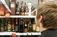 Азаров предложил поднять цены на коньяк