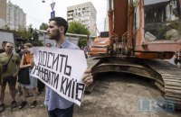 Суд заборонив демонтаж "Квітів України" через порушення авторських прав