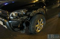 В Киеве столкнулись два джипа, виновник скрылся