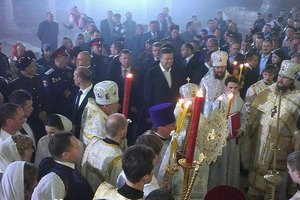 Охрана Януковича ограничивала доступ в храм "по просьбе верующих"
