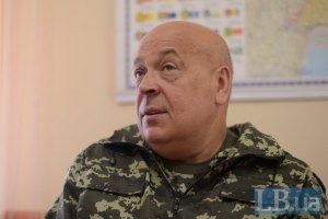 Журналист и военный пытались повалить памятник Ворошилову в Северодонецке 