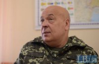 Журналист и военный пытались повалить памятник Ворошилову в Северодонецке 