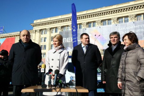 Глава Харьковской ОГА и Глава Консультативной миссии ЕС передали спецтехнику полиции