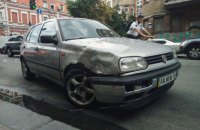 На Большой Житомирской в Киеве участник АТО на Volkswagen протаранил 4 машины
