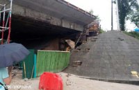 На Подоле в Киеве обвалилась часть Кирилловского путепровода (обновлено)