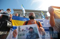 Возле российского посольства в Киеве провели акцию в поддержку 24 пленных моряков