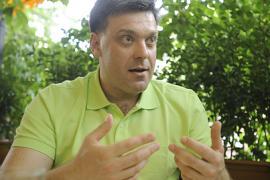 Тягнибок: я люблю всех, но украинцев люблю больше 