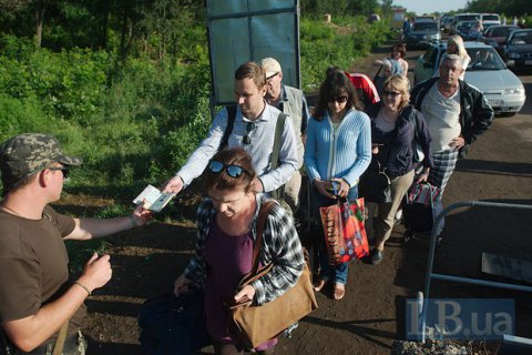 Срок действия пропусков в зону АТО продлили на 2016 год  